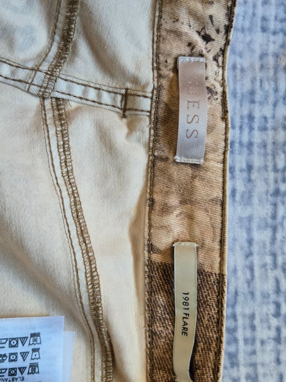 Printed Guess 1981 Flare Jeans - Picture 4 of 5